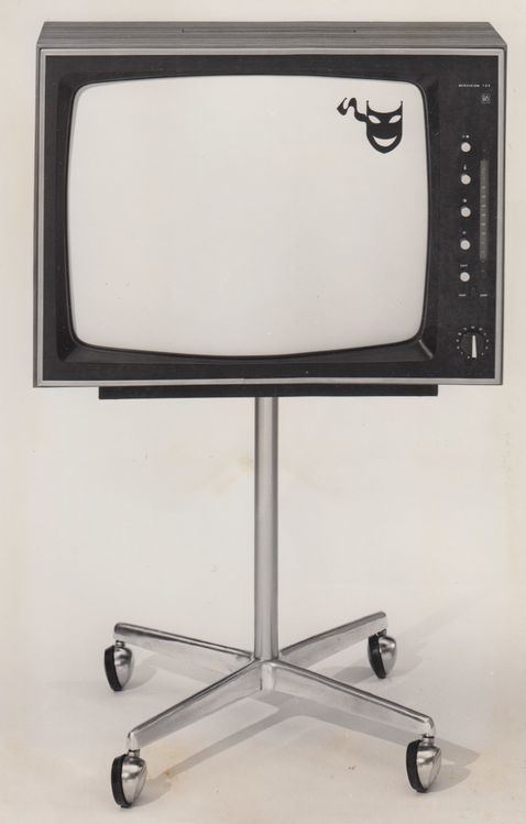 Fernsehgerät m. Stahltisch