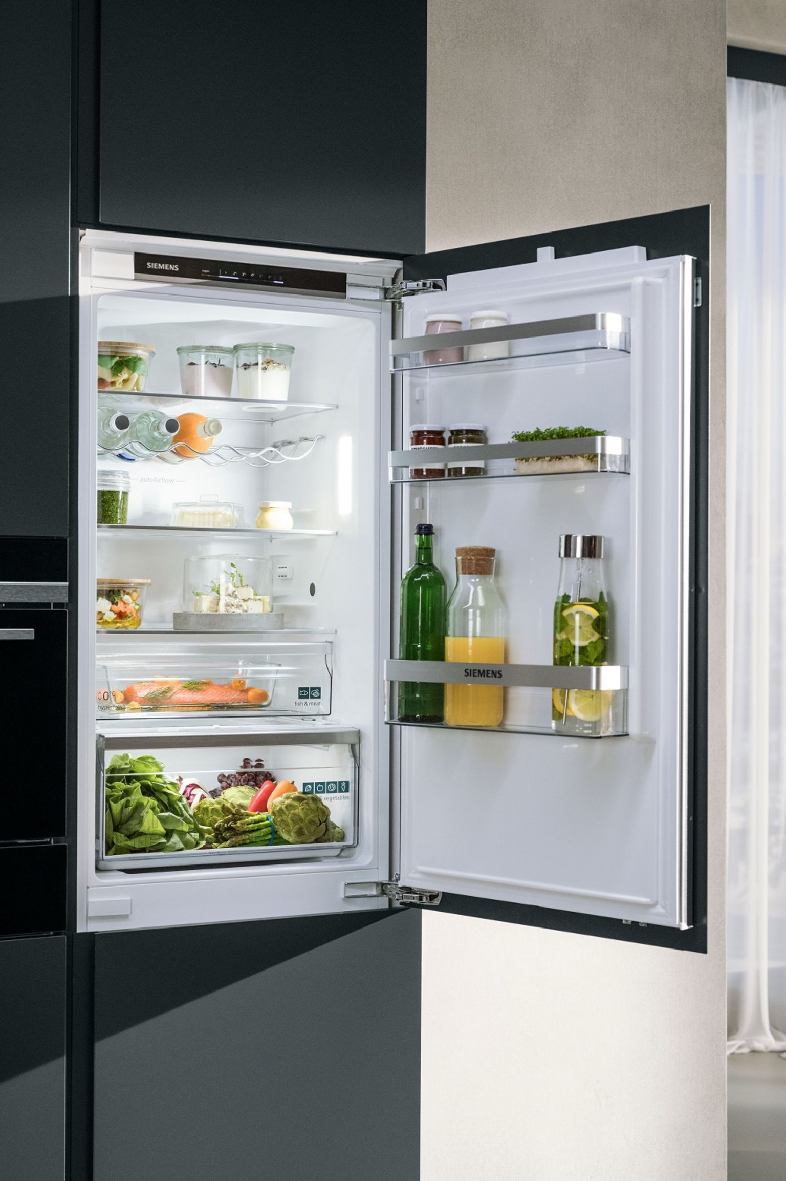 Siemens iQ300 Built-in noFrost fridge-freezer