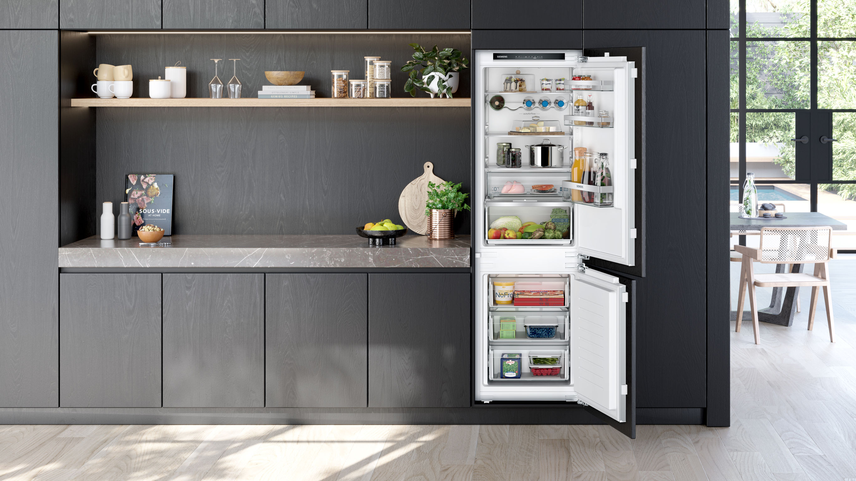 Siemens iQ300 Built-in noFrost fridge-freezer